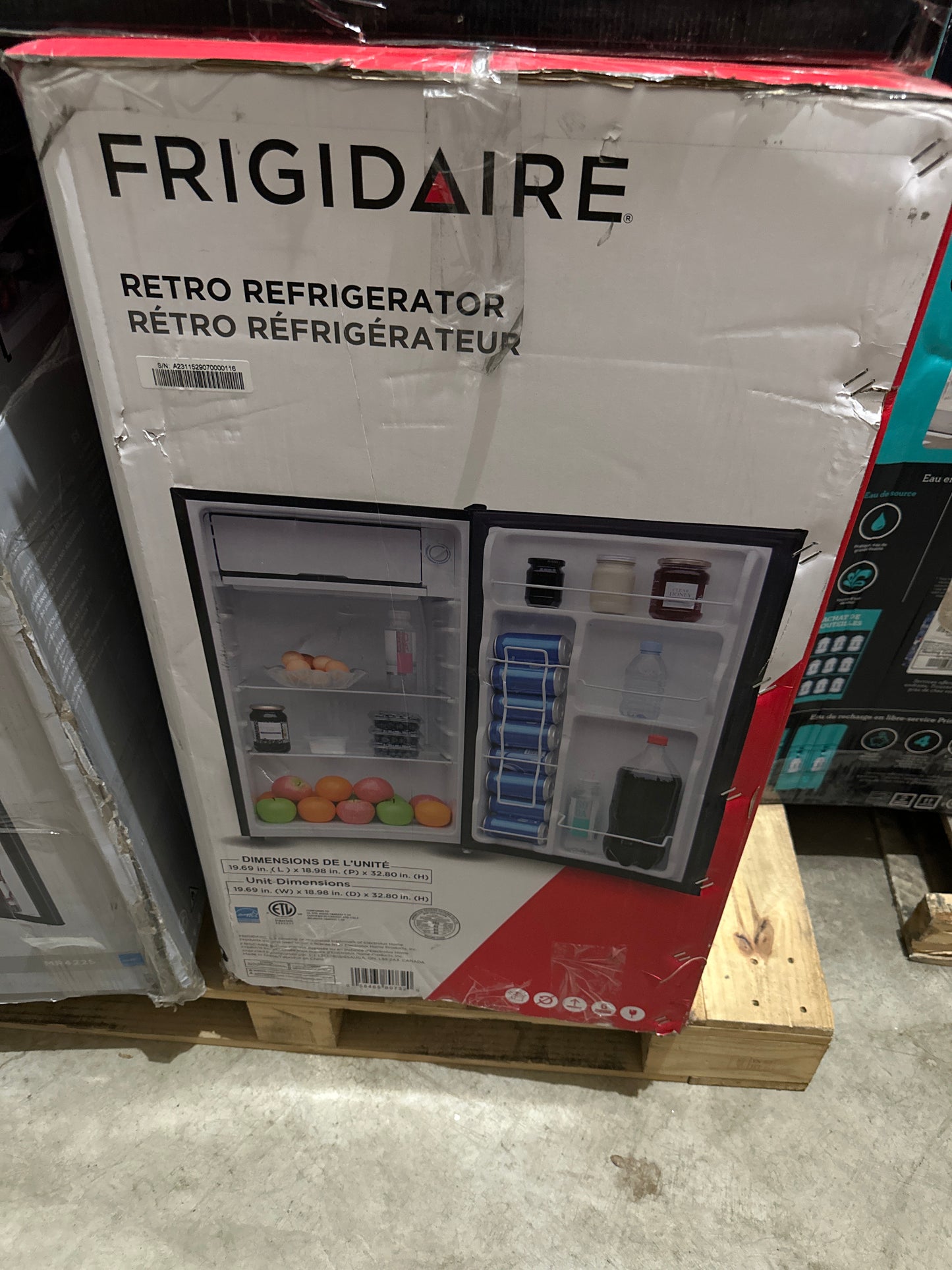Frigidaire Professional Frigidaire 3.2 Cu Ft Retro Fridge